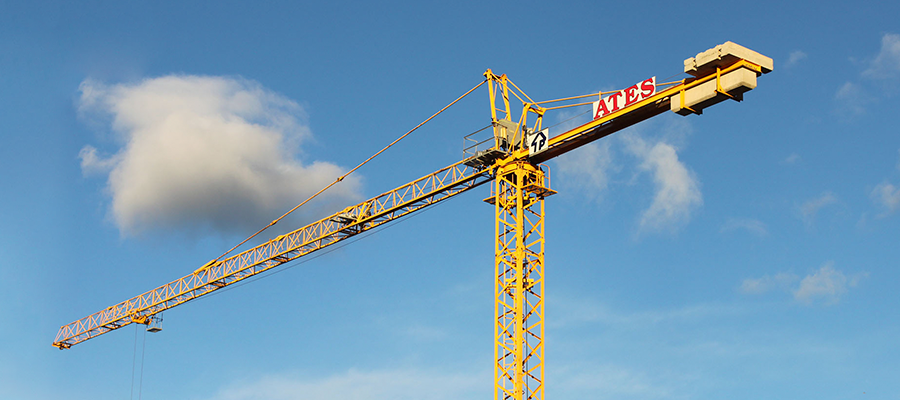 En ATES Construcción ofrecemos alquiler de material para la construcción. Somos expertos en andamios, grúas automontantes. encofrados, puntales.